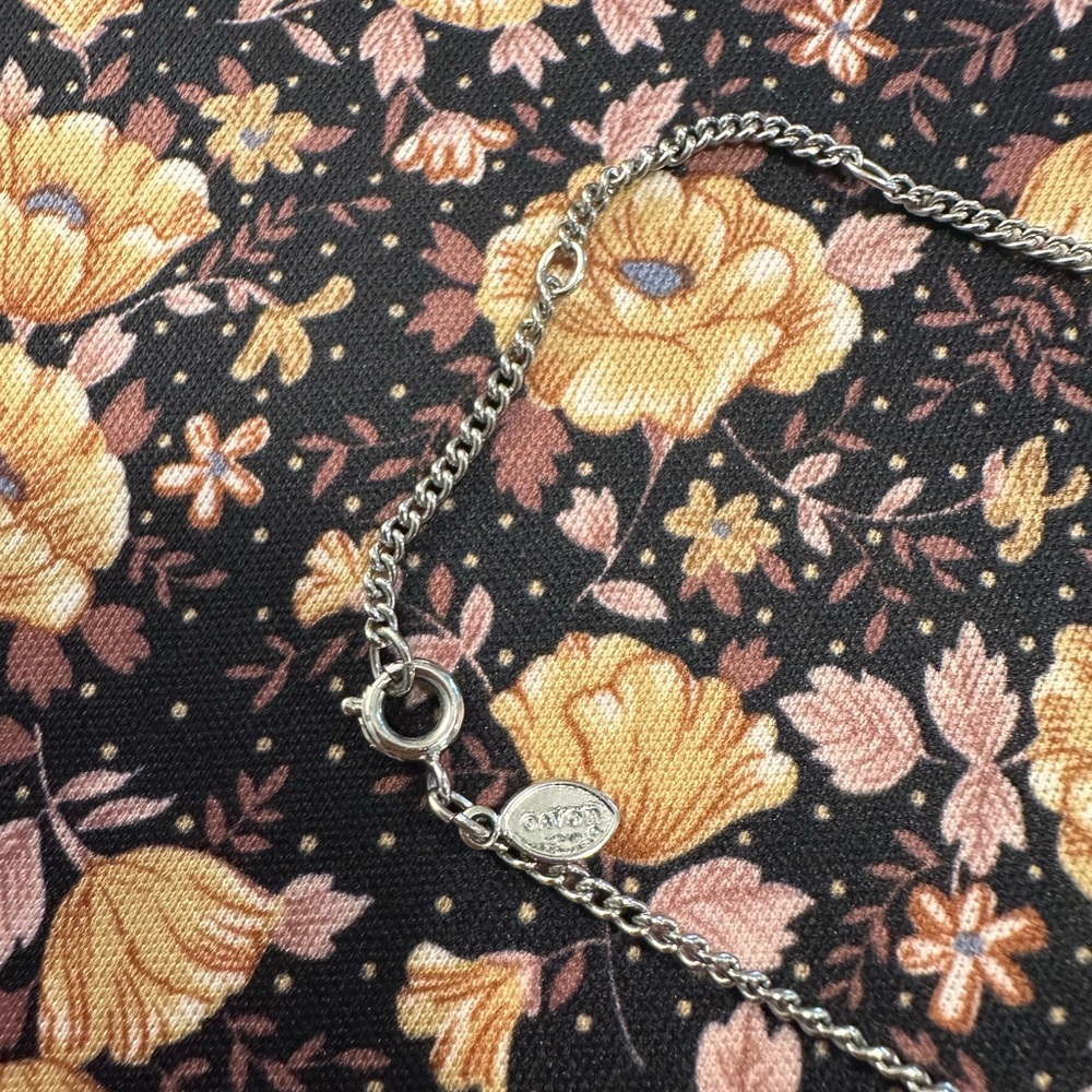 Avon Vintage Gold and Silver Butterfly Signed Pendant Necklace. - Picture 5 of 6